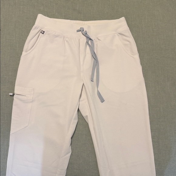 Figs Ivory V-Neck Scrub Top - Picture 2 of 4